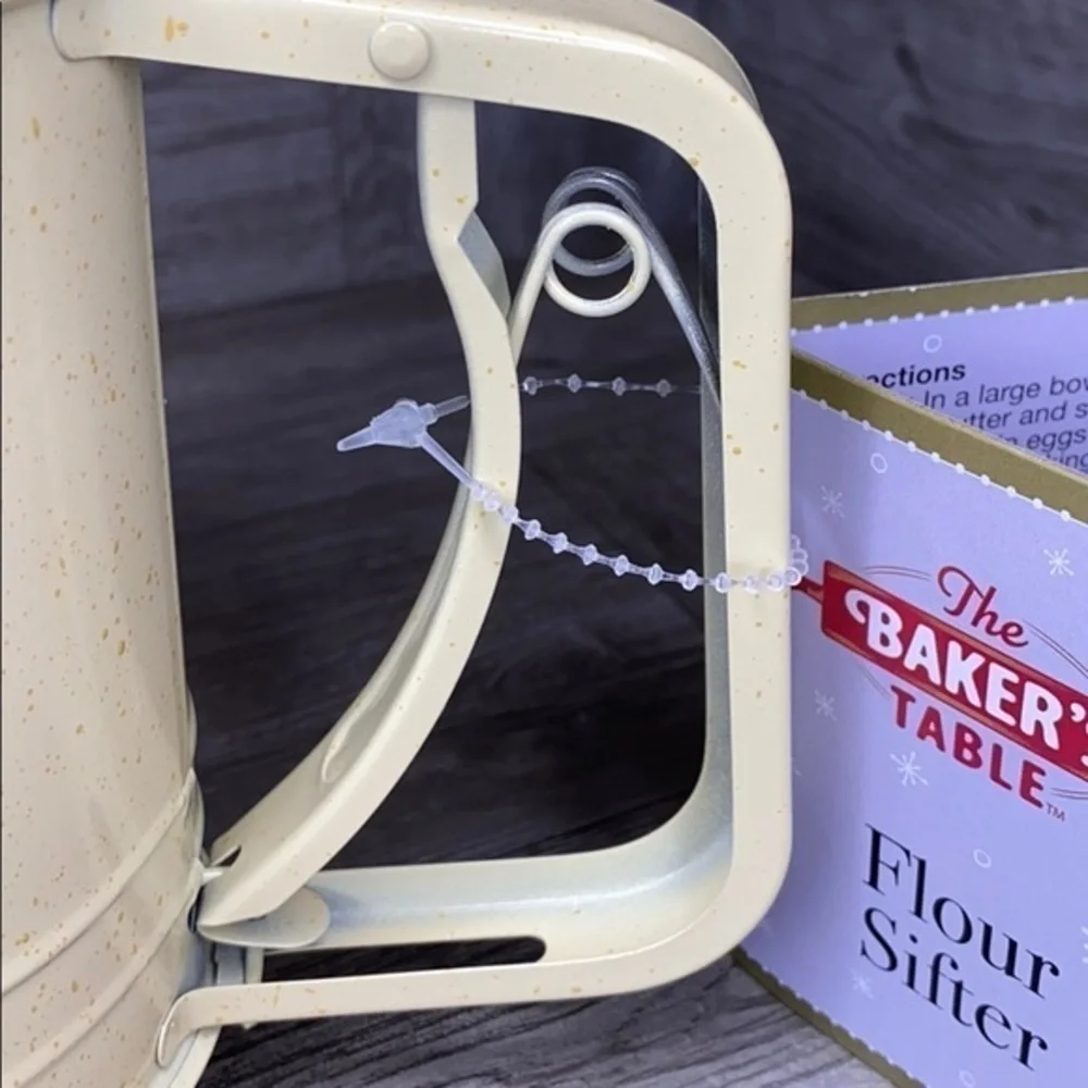 Joy to the world flour sifter NEW!
